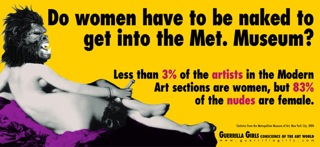 ゲリラガールズ　「女性がメトロポリタン美術館にはいるには、裸にならなきゃいけないの？」2004年、ポスター http://www.guerrillagirls.com/posters/getnakedupdate.shtml