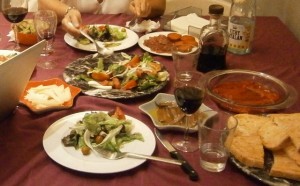 週末は友達の家で、食事に招かれることが多い（バルセロナで）